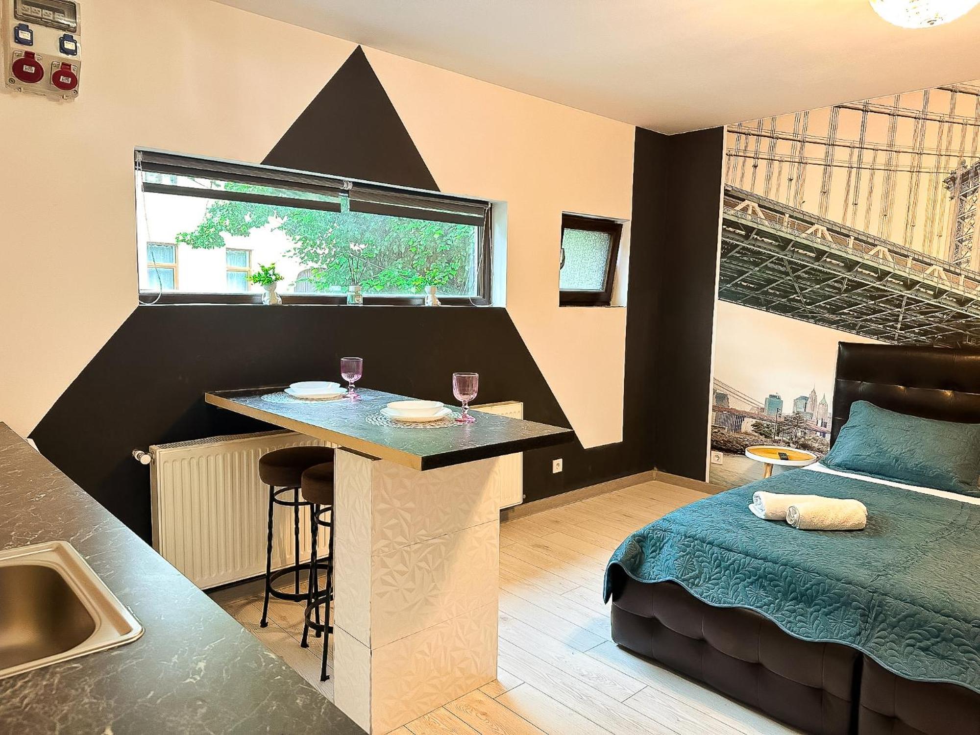 The Bridge - Central Studio With Free Parking Craiova Exterior photo