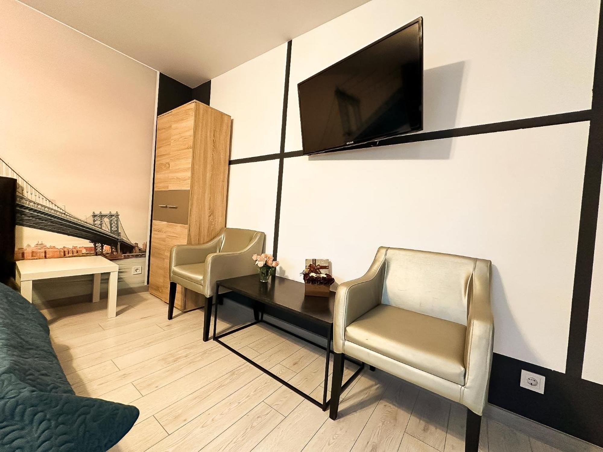 The Bridge - Central Studio With Free Parking Craiova Exterior photo